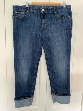 Straight Cuff Women’s Capri Jeans Size 16/34R